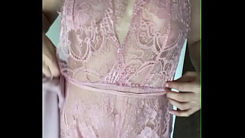 Dernière tenue de nuit avec mon peignoirs en soie rose