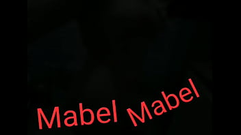 Chica busca consentir a su novio