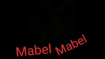 Chica busca consentir a su novio