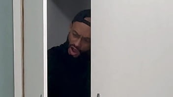 Noite das meninas amigo safado fica no armário e aparece no meio da brincadeira querendo foder nós duas video completo no red