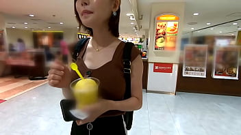 ノリノリな態度で積極的に攻めまくりチ○ポをまるでスティックアイスのようにペロペロ舐めまわし味わう姿が激エロい!クビレの曲線美、綺麗な丸い美尻を眺めながら打ち付けるバックが最高に映える身体! thumbnail