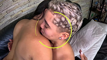 Peguei a maya hyuga e fiz a gostosa gozar nos meus dedos