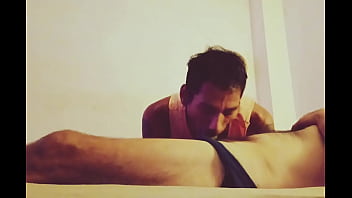 Mí Macho Me Pide Una Buena Chupada Antes De Arrancar El Día Y Le Cumplo thumbnail