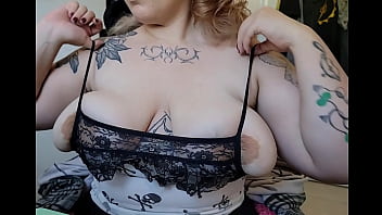 Can help but play with my huge boobs