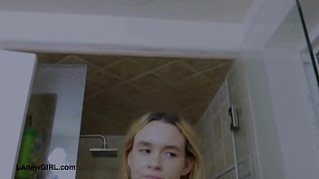 Mesmerizing teen model enjoys a sensual bath Mesmerizing teen model enjoys a sensual bath
