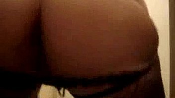 Latin whore shaking her fat ass on webcam
