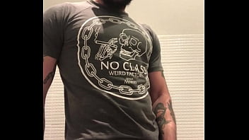 Tatuado Batendo Uma Punha thumbnail