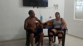 Hijastra Llega A Casa Cansada Del Gimnasio Y Su Asqueroso Padrastro Termina Ayudándola Con Una Gran Follada En Su Delicioso Y Jugoso Coño Dejando Todo Su Semen Sobre Sus Preciosas Tetas thumbnail
