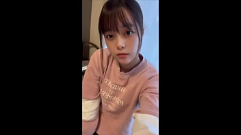 あんまり男性経験がない真面目な女子大生のオナニー。早く彼氏作って肉棒挿れたい