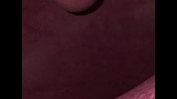 Mujer gigante traga entera a mujer pequeña