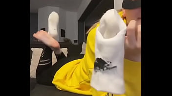 Enjoy the sight #barefoot #dirtysocks #feet #feetworld #fetish #nike #nikesocks girl #smelly #s