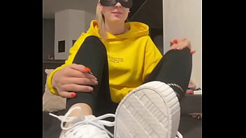 Enjoy the sight #barefoot #dirtysocks #feet #feetworld #fetish #nike #nikesocks girl #smelly #s