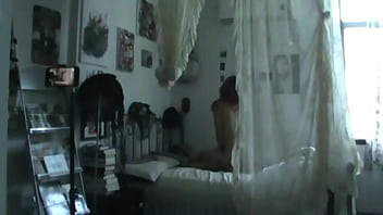 「 一边被扇一边操他 射在他嘴里后我们亲吻咽下所有精液。