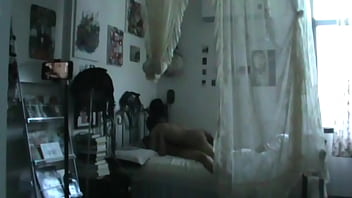 「 一边被扇一边操他 射在他嘴里后我们亲吻咽下所有精液。