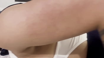 Novinho chupando bem gostoso a buceta da meia irmã safada