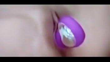 ディルドを挿入して自撮り