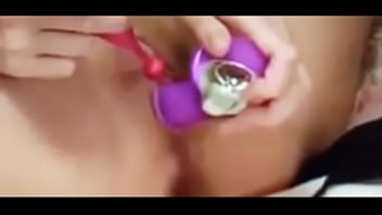 ディルドを挿入して自撮り