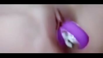 ディルドを挿入して自撮り