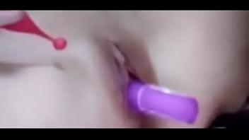 ディルドを挿入して自撮り