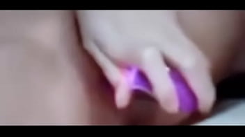 ディルドを挿入して自撮り