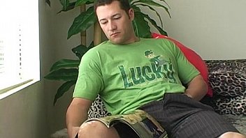 Muscular Straight Guy Talon Masturbating thumbnail