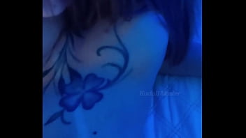 Sozinho com a ex do meu amigo em casa e acabei metendo nessa buceta molhada