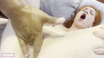 Ruiva fica em choque depois de gozar varias vezes