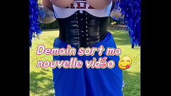 Demain soir sort ma nouvelle vidéo un petit indice sur la tenue alors pour