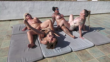 Double enders fun in the sun