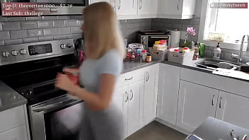 Hello i am natalia i'm from colombia living in canada i have 2 samoyed dogs and 3 cats