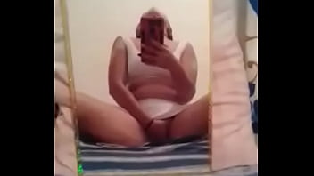 Chica de 18 tocandose