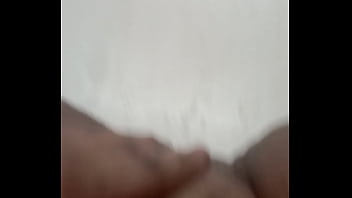 Queen chubby doing things to turn men horny