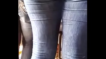 Morena com uma par de rabo