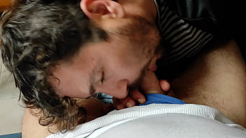 Despues De Un Largo Viaje El Anfitrión Me Relaja thumbnail