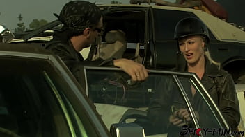 Blonde bimbo banging at the junkyard