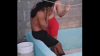 Mi vecina esta deliciosa es una morena que le encanta la verga Mi vecina esta deliciosa es una morena que le encanta la verga