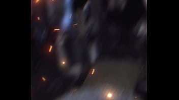 Treinador perde o foco quando aluna resolve foder com ele durante o treino