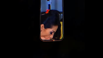 Treinador perde o foco quando aluna resolve foder com ele durante o treino