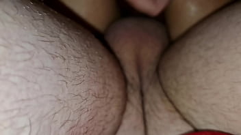 Fui filmar minha amiga e os safados me botaram pra mamar depois enfiaram o pau em mim