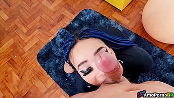 Irmã adotiva mal criada fodendo no meio da sala de casa amopornobr