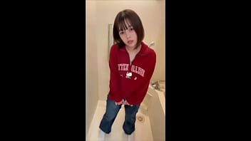 【女子大生の休日の日のルーティン動画】試着室でオナニーして家で買ったジーンズにお漏らししました。