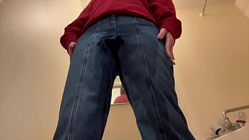 【女子大生の休日の日のルーティン動画】試着室でオナニーして家で買ったジーンズにお漏らししました。