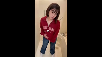 【女子大生の休日の日のルーティン動画】試着室でオナニーして家で買ったジーンズにお漏らししました。