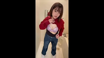 【女子大生の休日の日のルーティン動画】試着室でオナニーして家で買ったジーンズにお漏らししました。