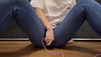 【女子大生の休日の日のルーティン動画】試着室でオナニーして家で買ったジーンズにお漏らししました。