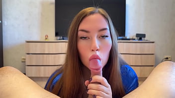 Sexy girlfriend sucks cock great