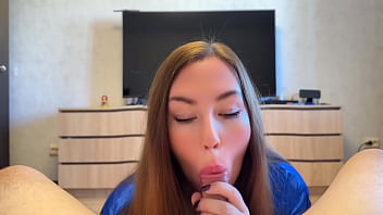 Sexy girlfriend sucks cock great