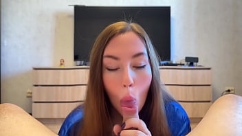 Sexy girlfriend sucks cock great