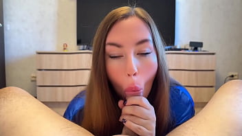 Sexy girlfriend sucks cock great