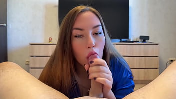 Sexy girlfriend sucks cock great